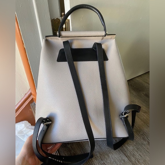 Danier backpack - Picture 3 of 3